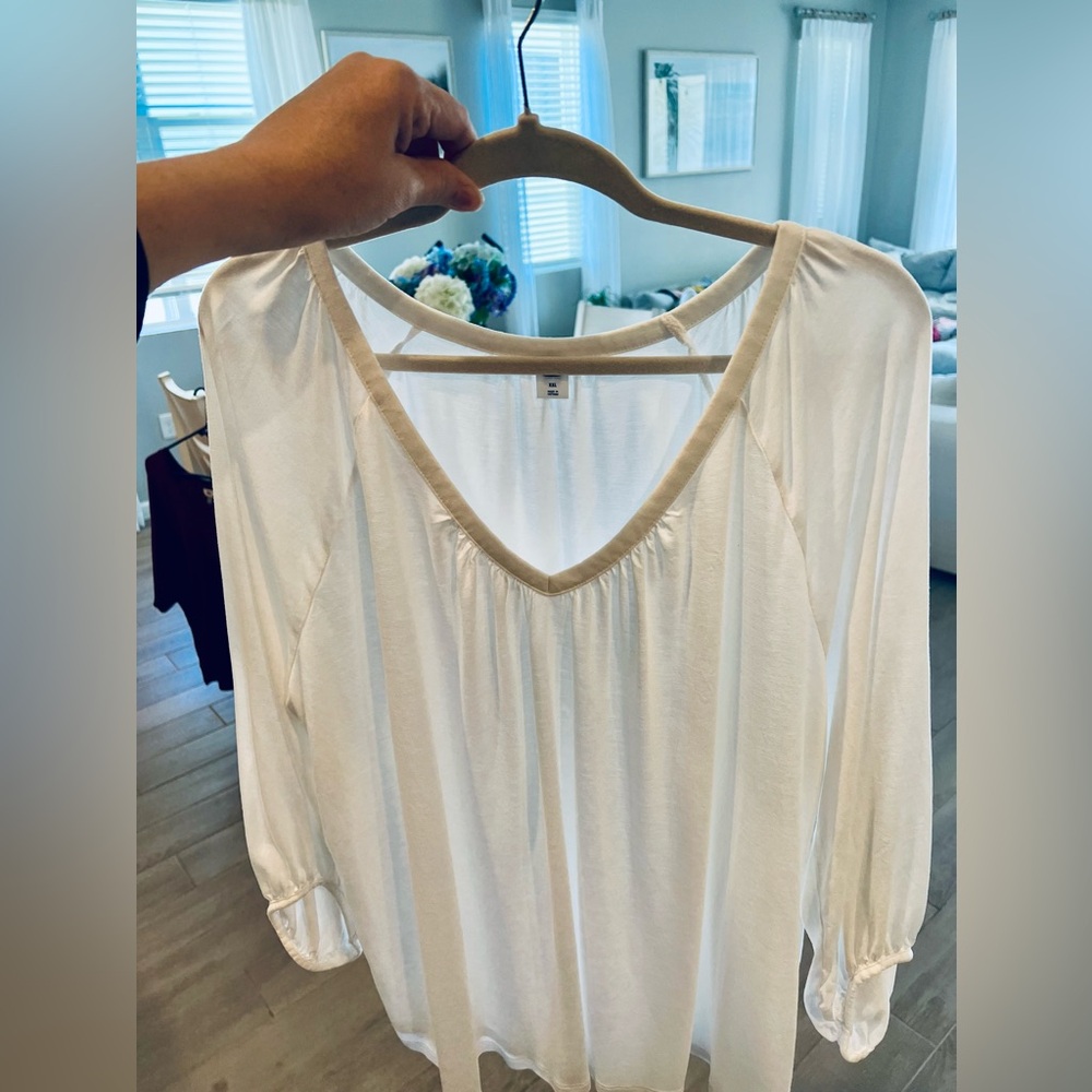 Old Navy White V neck top